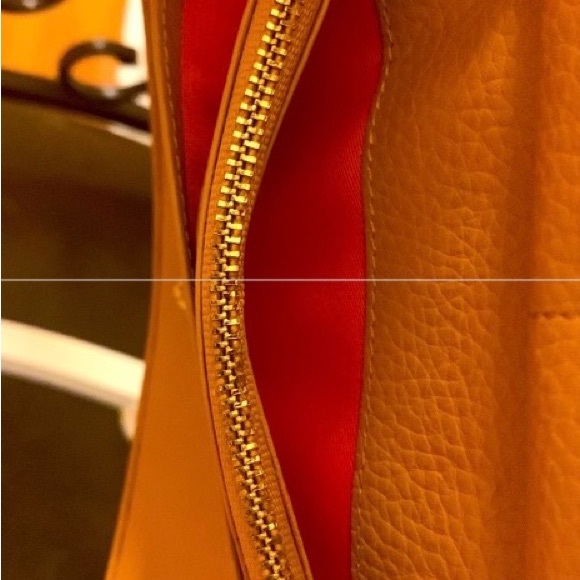 NWOT Chicos Leather Crossbody - Picture 4 of 6